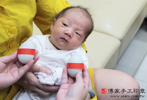 王寶寶(新竹市到府嬰兒寶寶滿月剃頭理髮、免費到府嬰兒剃胎毛儀式吉祥話)。到府剃頭剃胎毛主持、專業拍照、DVD光碟、證書。★購買「臍帶章、肚臍章、胎毛筆刷印章」贈送：剃頭、收涎、抓周，三選一。2015.11.19 照片5